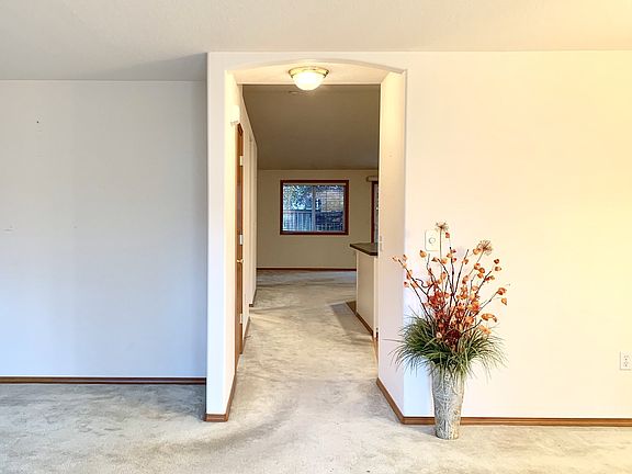 5th image of 2205 NE 106th St