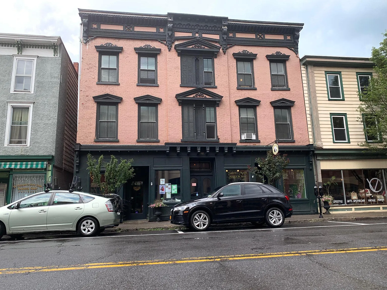 2 bed, 850 sqft, $1,750 — Photo 1