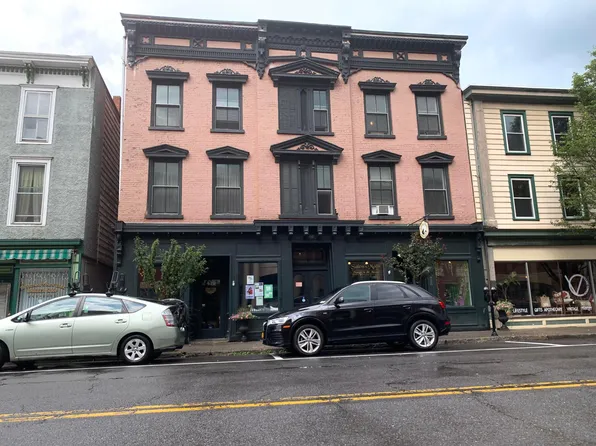 410 Main St APT 4, Catskill, NY 12414