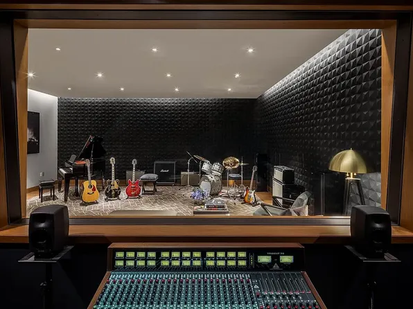 30 Riverside Boulevard image 20 of 34