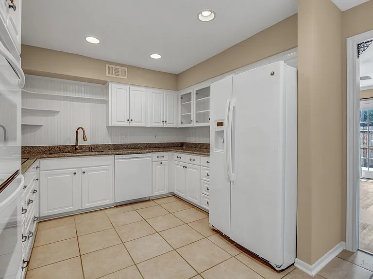 1659 W Sam Houston Pkwy S — Photo 10