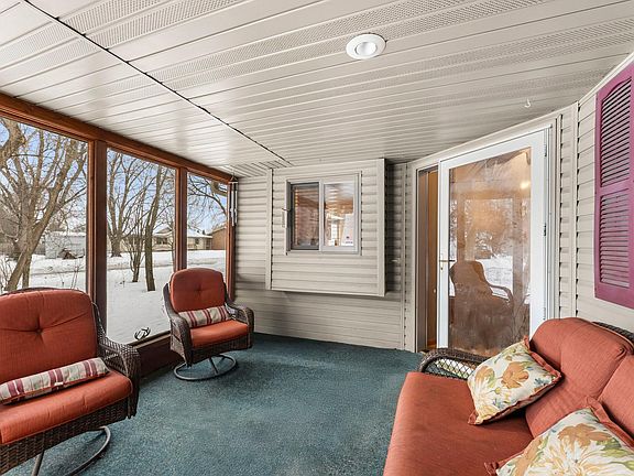 5th image of 22938 Poppy St NW
