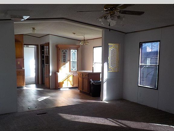 5th image of 409 E 6th St