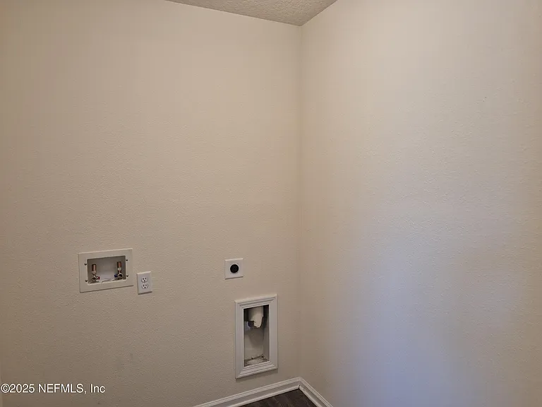 2537 Oak Stream Dr — Photo 10