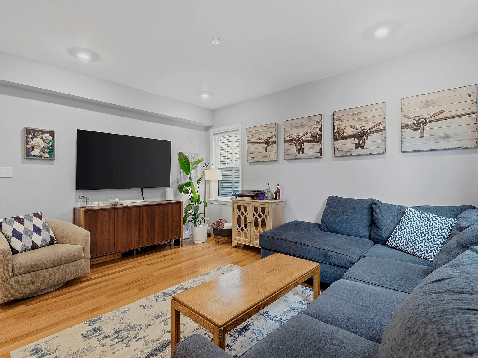 3 bed, 1193 sqft, $3,400 — Photo 3