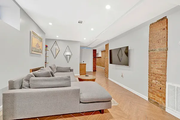 Rented by Remax Real Estate Professionals | media 40