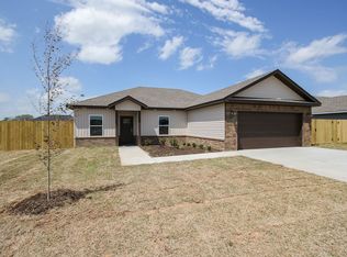 379 N Wyandotte St, Farmington, AR 72730
