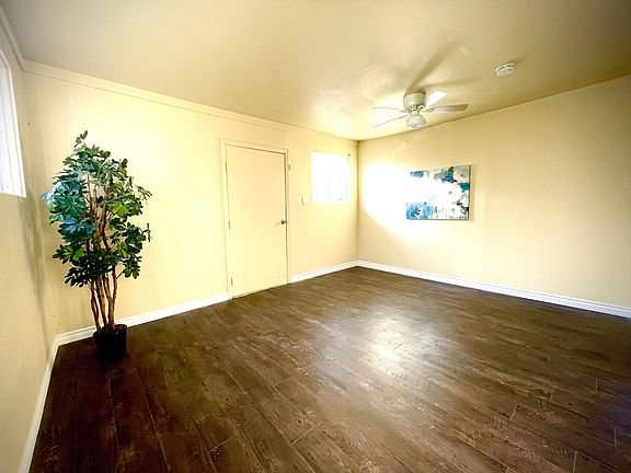 5th image of 1425 Yucca Dr