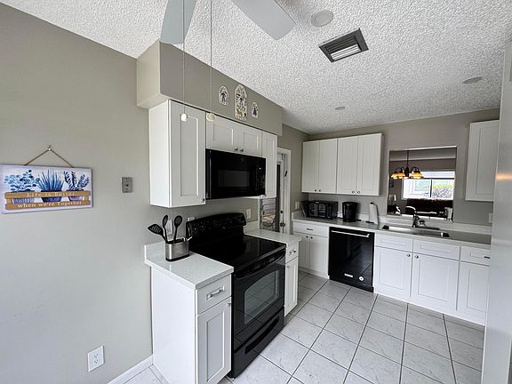 3rd image of 14822 Wildflower Lane