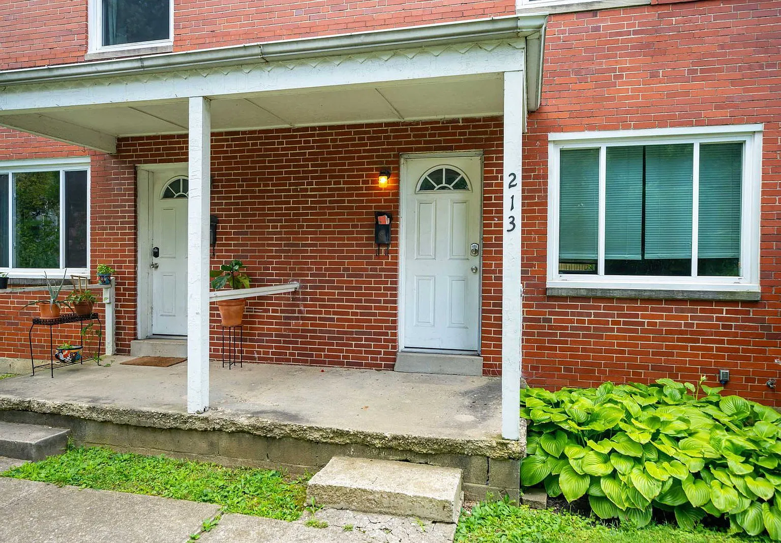 2 bed, 1.0 bath, $1,325 — Photo 1