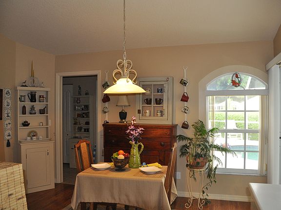 5th image of 373 Vista Wood Dr