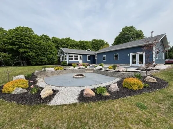 30380 S Springer Rd, Goetzville, MI 49736