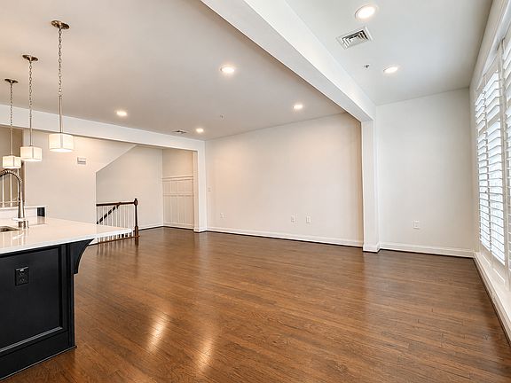 4th image of 708 Mayer Pl