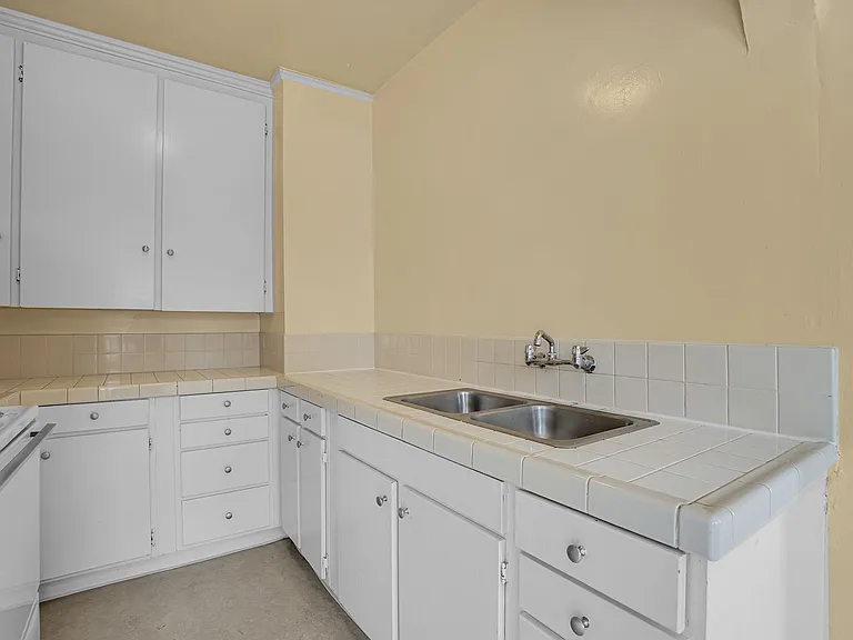 2052 SE Hawthorne Blvd — Photo 12