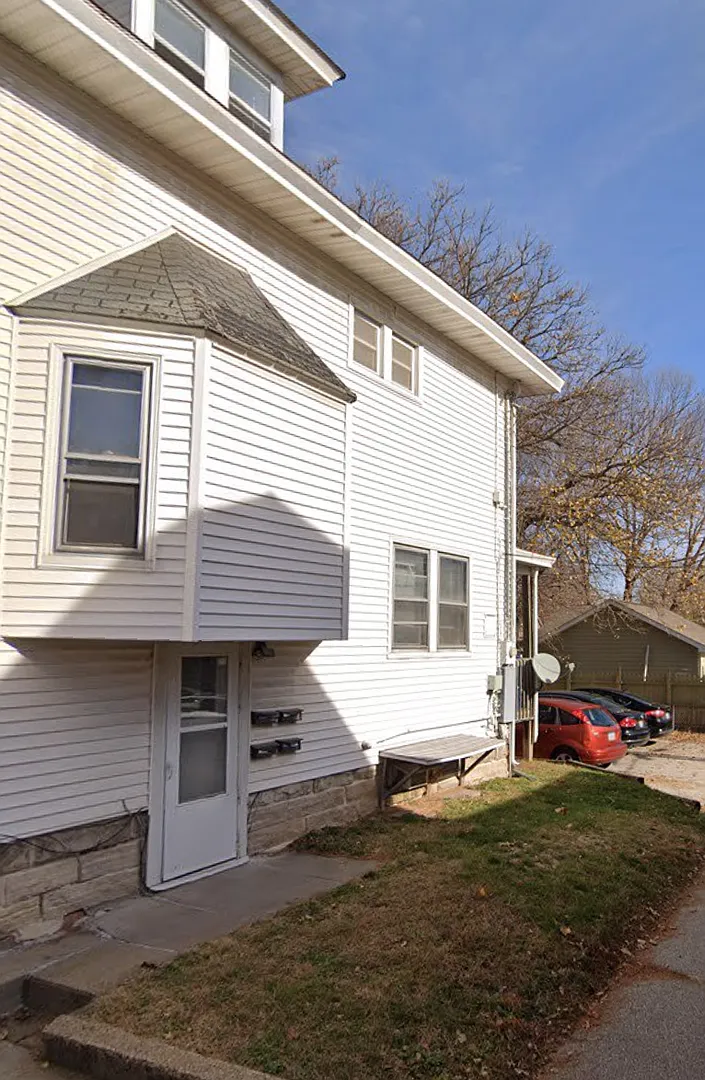 Available August 1st, 8 bedroom, 2 bathroom, Off Street Parking Included! — Photo 2