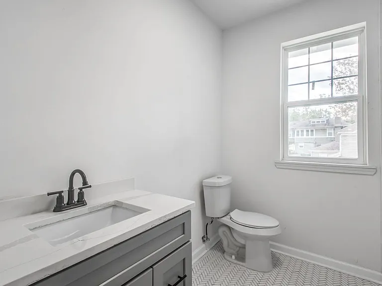 1781 Forrest Ave — Photo 26