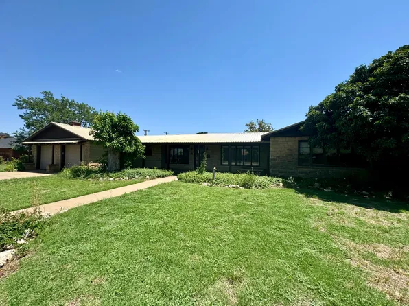 711 W California St, Floydada, TX 79235