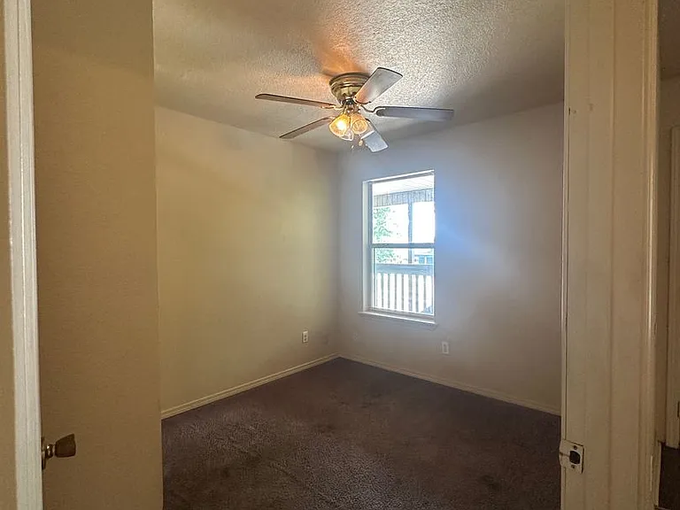 1115 Ozier St — Photo 4