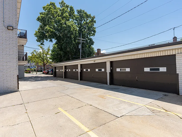 18001 Lakeshore Blvd #101 — Photo 14