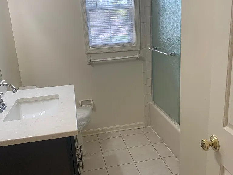 Victoria Village Apartments — Photo 31