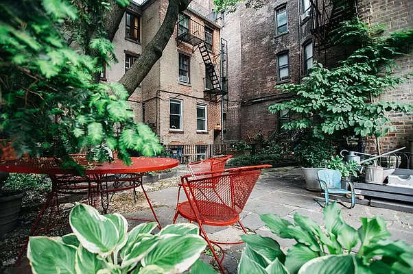 Sold by Compass | media 7