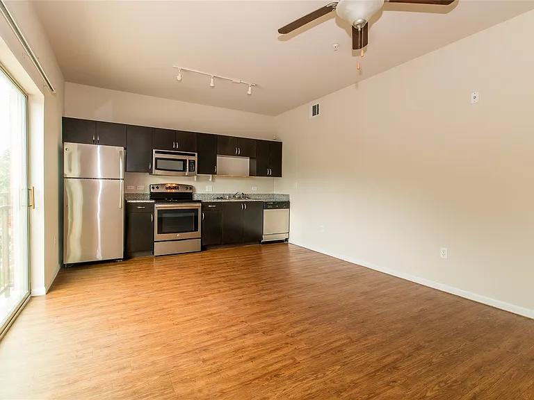1401 E 4th St #306 — Photo 4