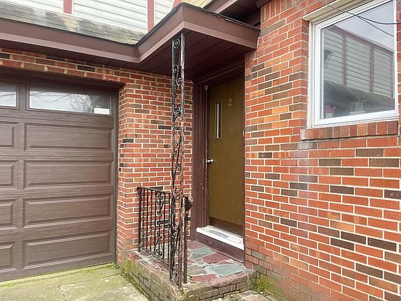 3rd image of 182 Farnham Ave Floor 2