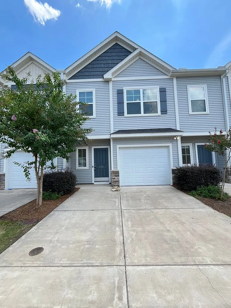 Comfortable, Convenient & Move-In Ready! — Photo 1