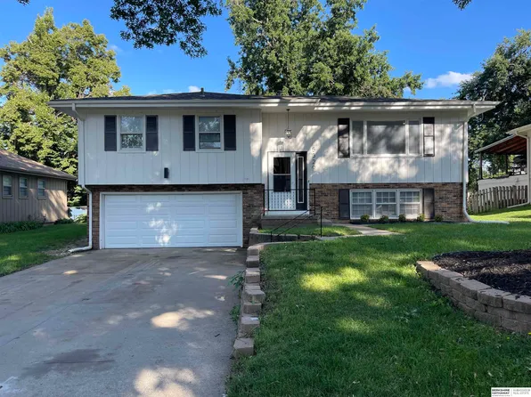5329 S 105th St, Omaha, NE 68127