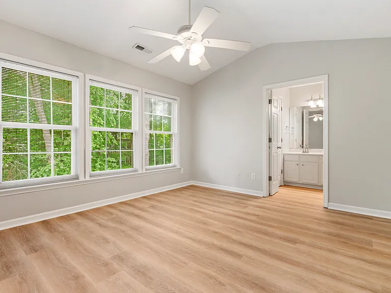 502 Canyon Lake Cir — Photo 13