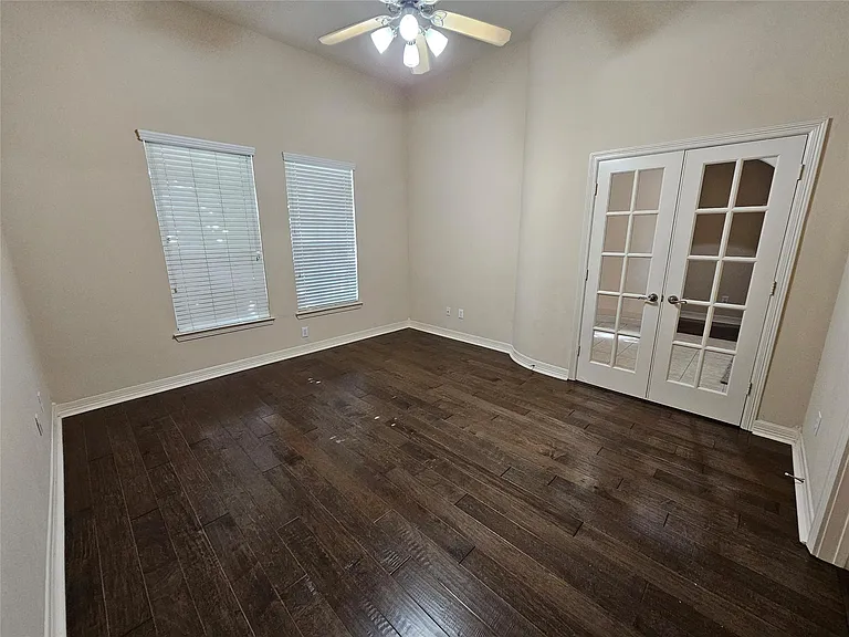 3218 Waters Edge Dr — Photo 3