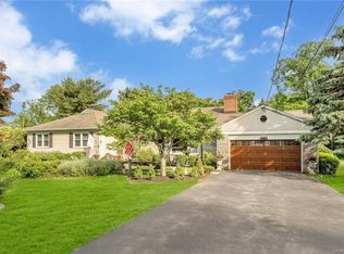 4 Lilac Pl, Thornwood, NY 10594