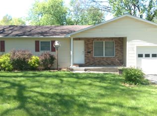 1009 South First Street, Benton, IL 62812