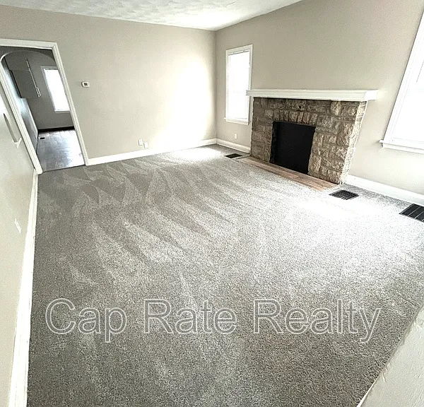 1366 Duxberry Ave — Photo 2