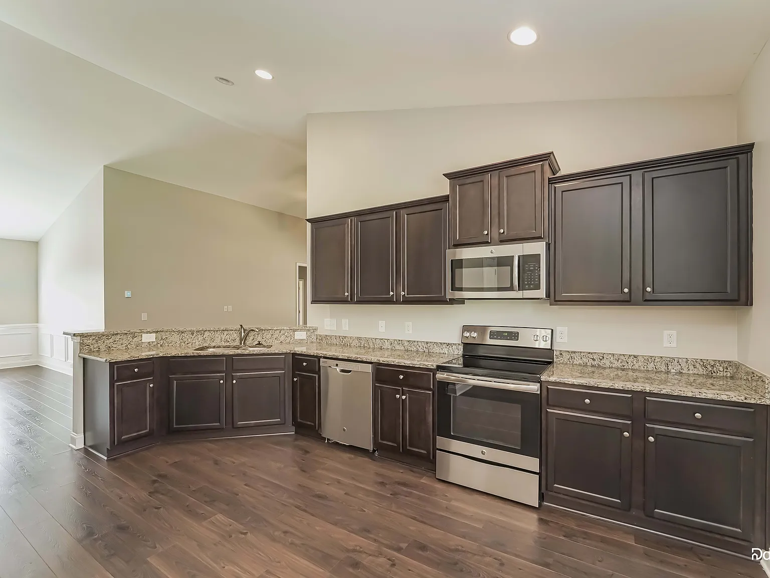 4 bed, 2.0 bath, 1806 sqft, $2,260 — Photo 3