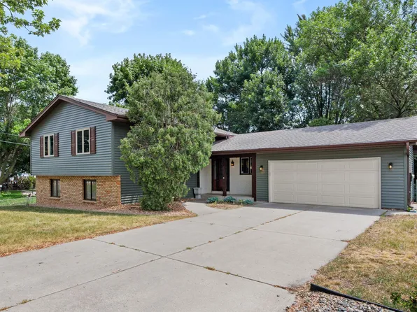 2079 Erin Ct, New Brighton, MN 55112