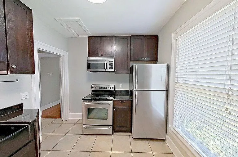 604 N Blount St #B — Photo 8