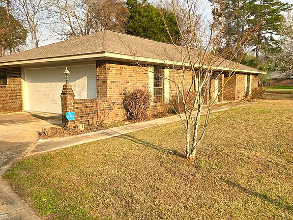 2nd image of 201 Dowdle St