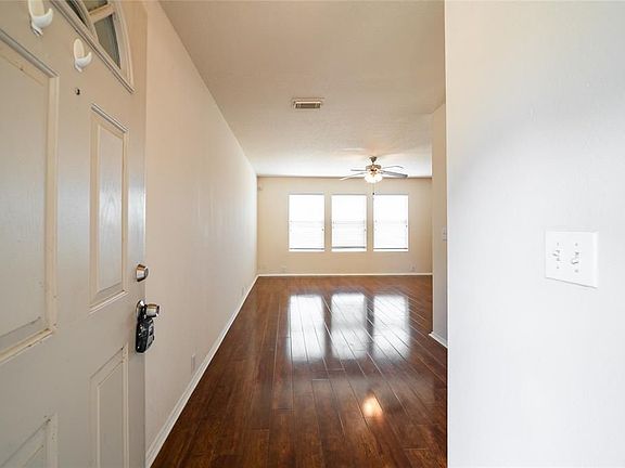 3rd image of 3403 Becker Glen St
