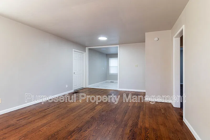 3 bed, 1.0 bath, 1098 sqft, $1,250 — Photo 4