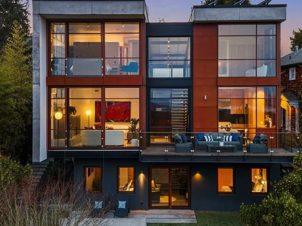 1527 E Howe Street, Seattle, WA 98112