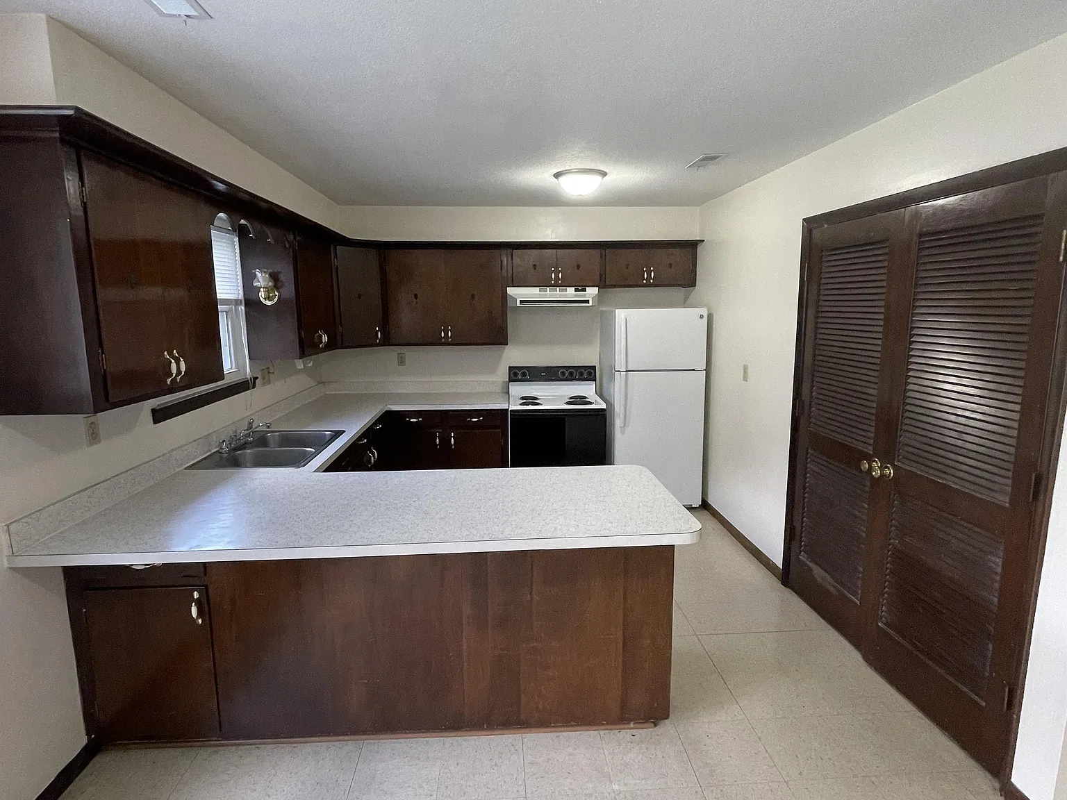 618 Birch Street - 620 — Photo 2