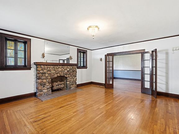 4th image of 409 Probasco St