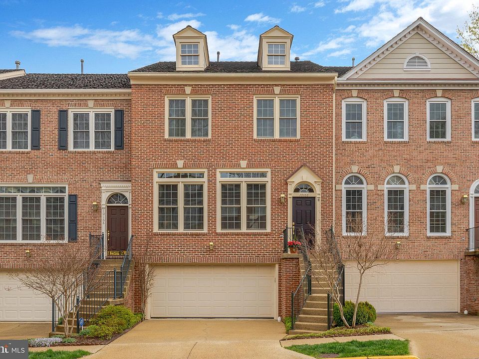 1st image of 10166 Castlewood Ln
