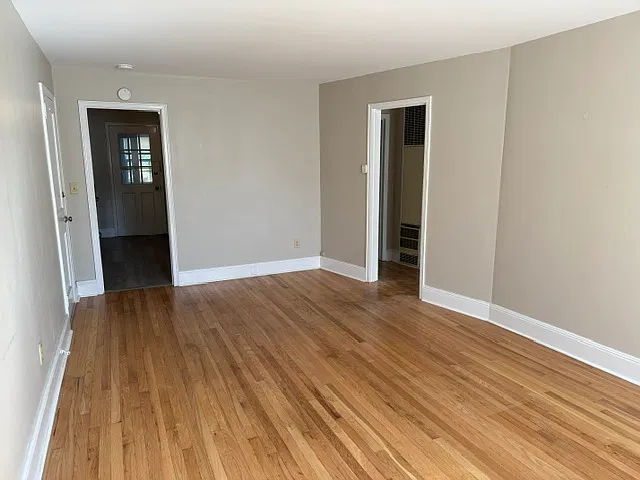 802 Burroughs Street - B — Photo 3