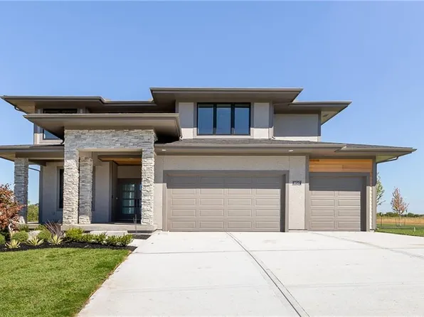 18517 Howe Dr, Overland Park, KS 66085