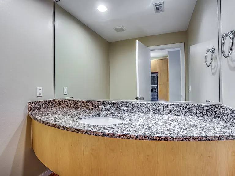 4100 Travis St #8 — Photo 12