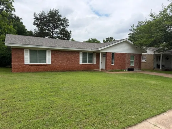 1311 Manor Dr, Cleburne, TX 76033