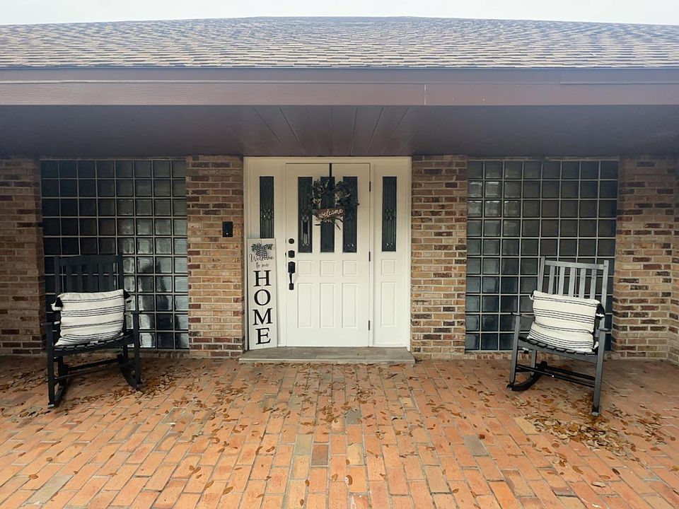 1st image of 203 S Lake Mariam Dr