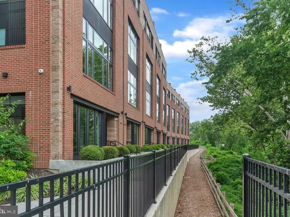 4562 Riverside Way, Philadelphia, PA 19127